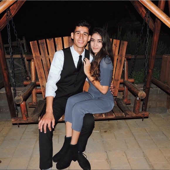 Meet your Poshers, Alison & Bryant - Picture 1 of 4